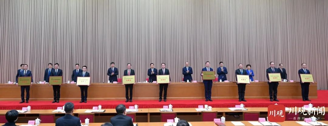 王晓晖在省委村落工作会议上强调：：：在推动村落振兴上全面发力，，加快实现由农业大省向农业强省转变2.png