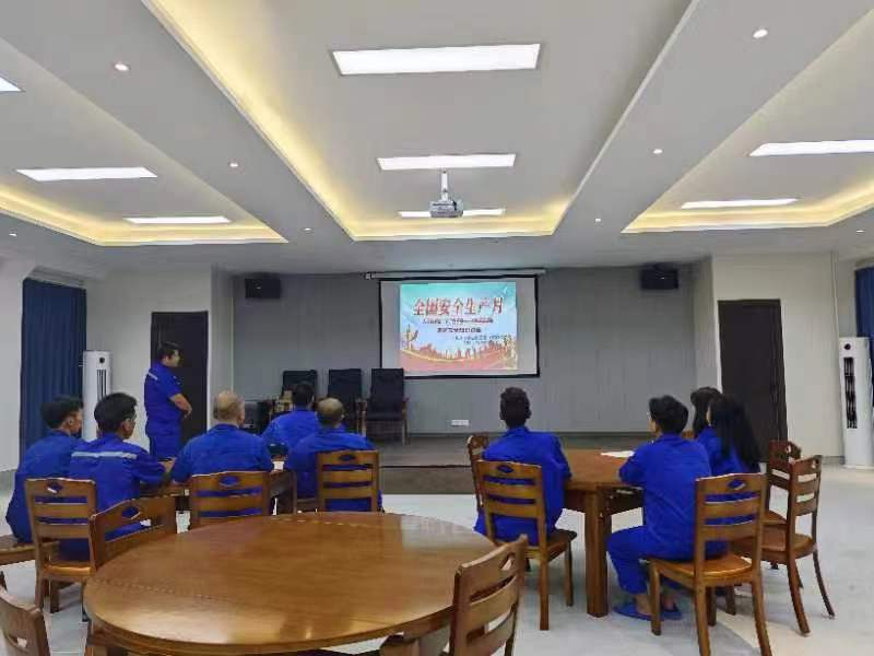 川繁猪公司发展集团安全出产治理宣贯会1.png