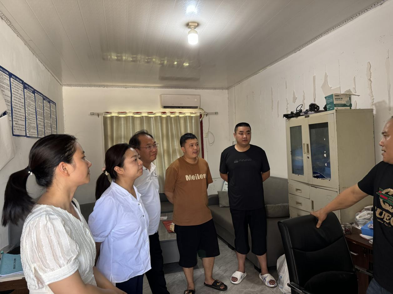 66c2bceed0d88.png 南充川北公司到金凤镇守塘湾村慰问驻村帮扶工作组2.png