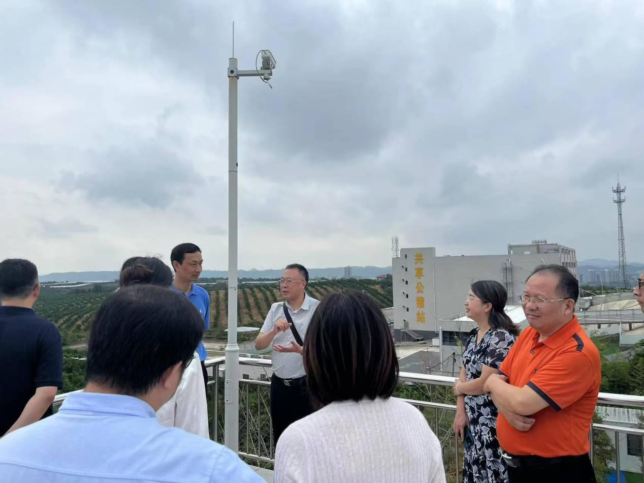 中国村落技术开发中心总工程师葛毅强一行到川繁猪公司领导查抄2.png