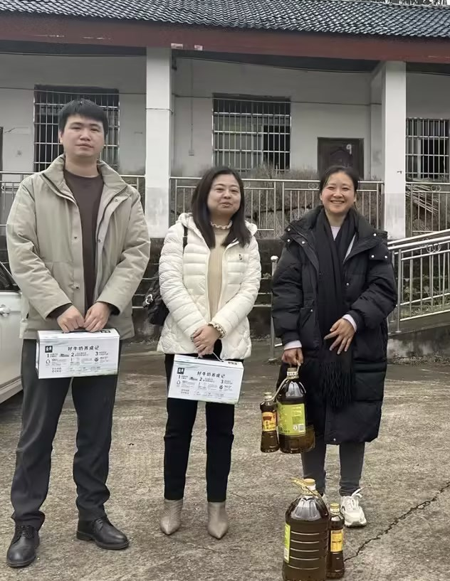 川北公司慰问扶贫工作组 共商帮扶新行动1.png