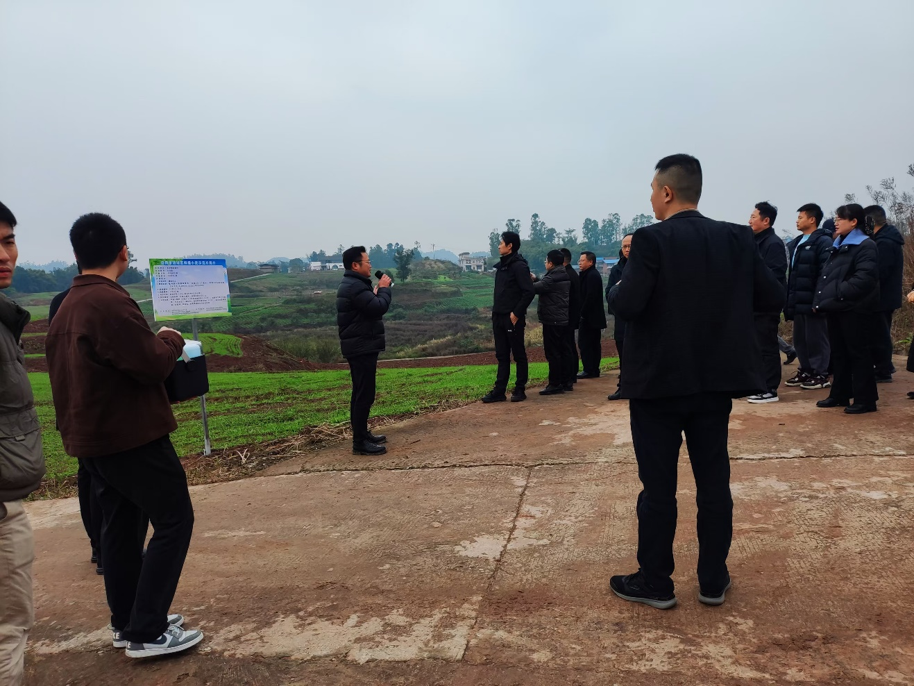67593c57cf005.png 自贡市2025年小春粮油出产现场会在种芯农业公司基地召开2.png
