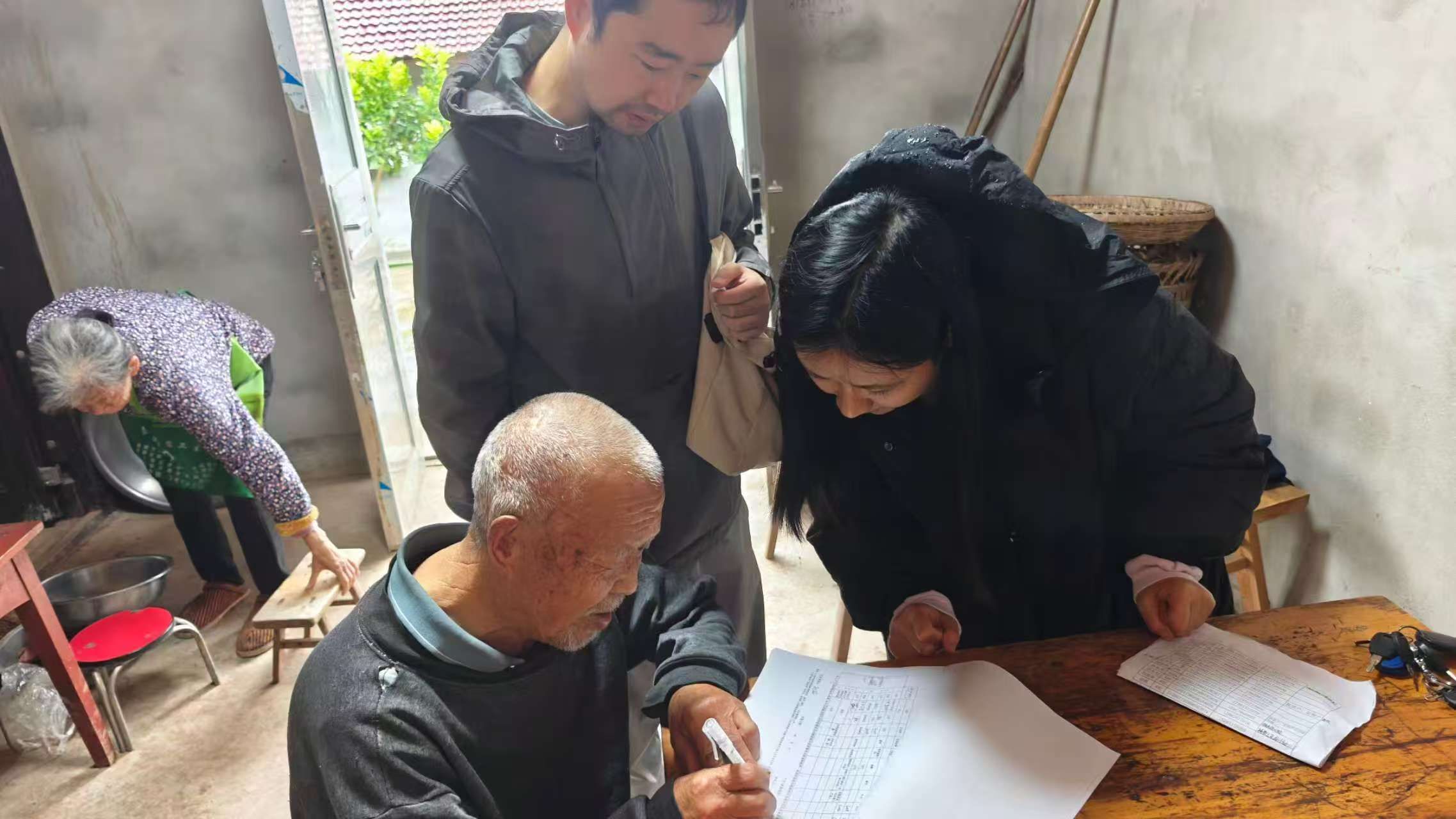 南充川北公司驻塘湾村帮扶工作队发展岁末集中走访工作